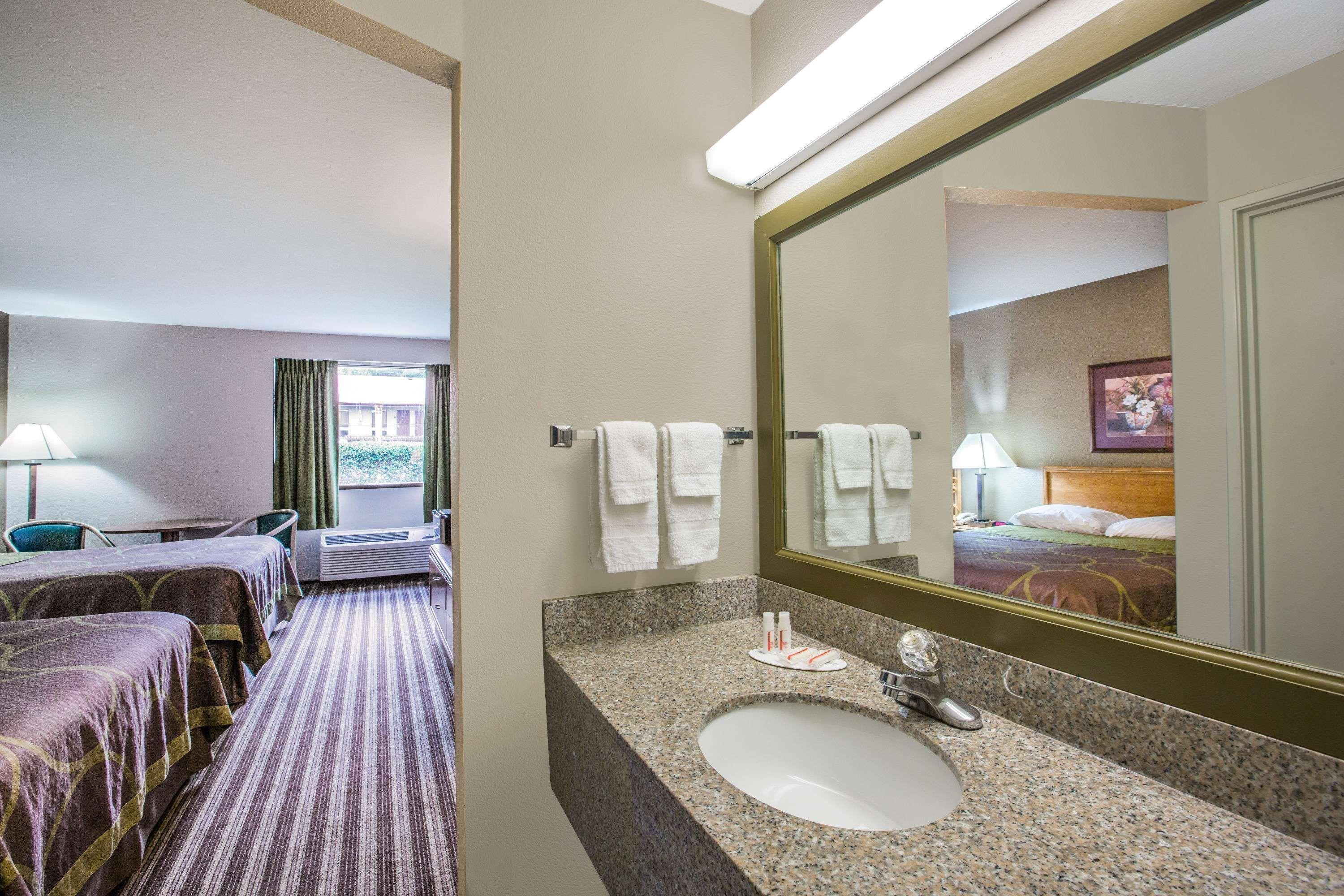 Hotel Super 8 By Wyndham Oxford Extérieur photo