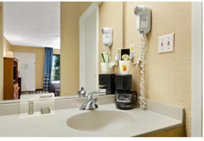 Hotel Super 8 By Wyndham Oxford Extérieur photo